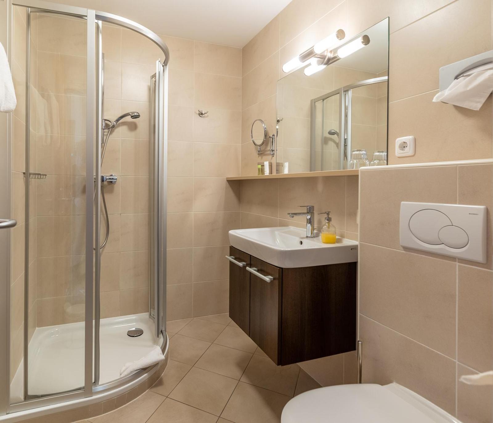 גמונדן Seehotel Im Weyer מראה חיצוני תמונה